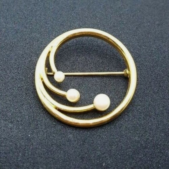 Monet Circle Pin with Three Simulated Pearls - Picture 10 of 10